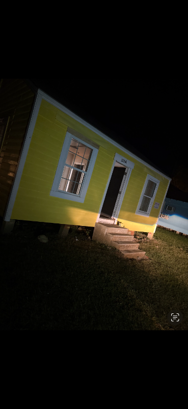 320 W College St #A - Photo 3 of 8