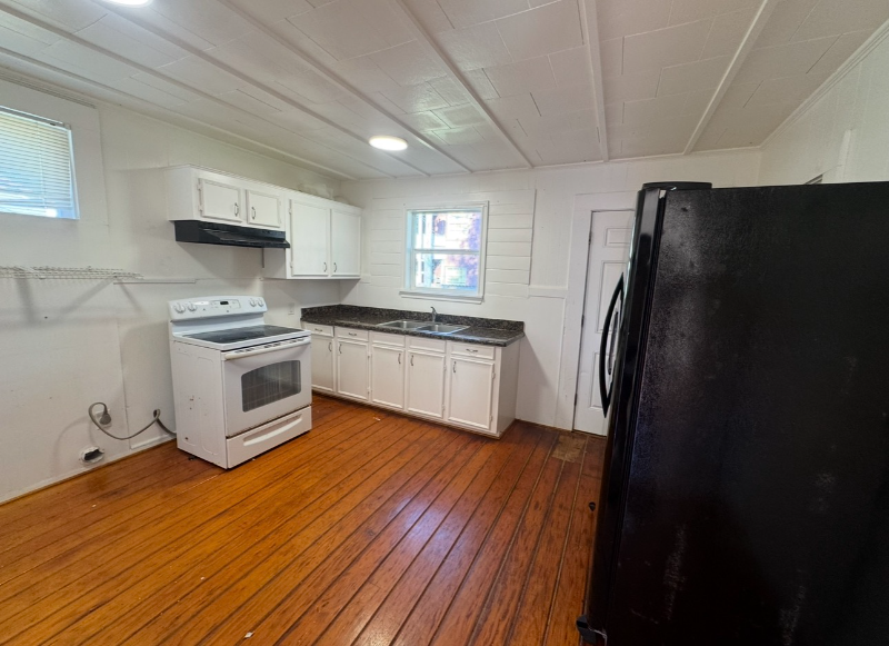 320 W College St #A - Photo 6 of 8