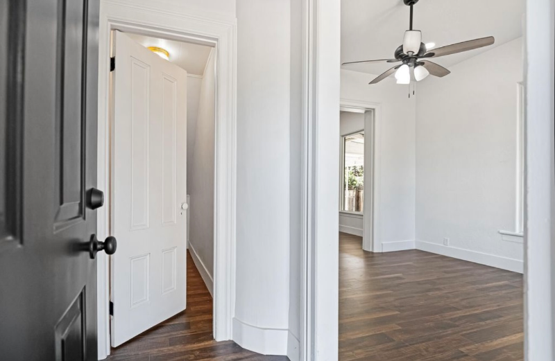 325 W Bush St #B - Photo 2 of 13