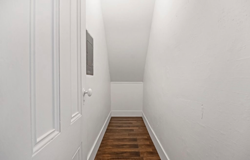 325 W Bush St #B - Photo 3 of 13