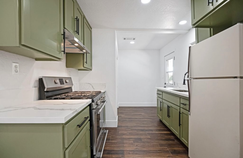 325 W Bush St #B - Photo 6 of 13