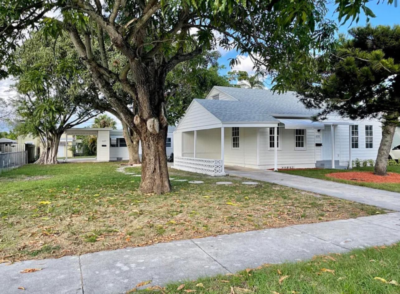 635 37th St - Photo 3 of 12