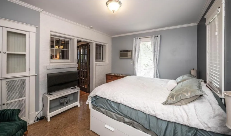 244 Marshall Ave #4 - Photo 4 of 9