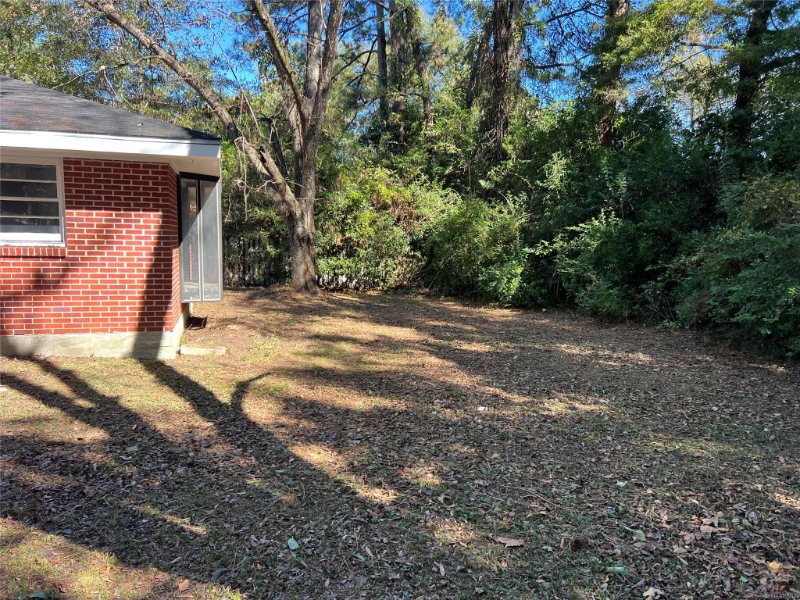 3653 Cloverdale Rd - Photo 3 of 20