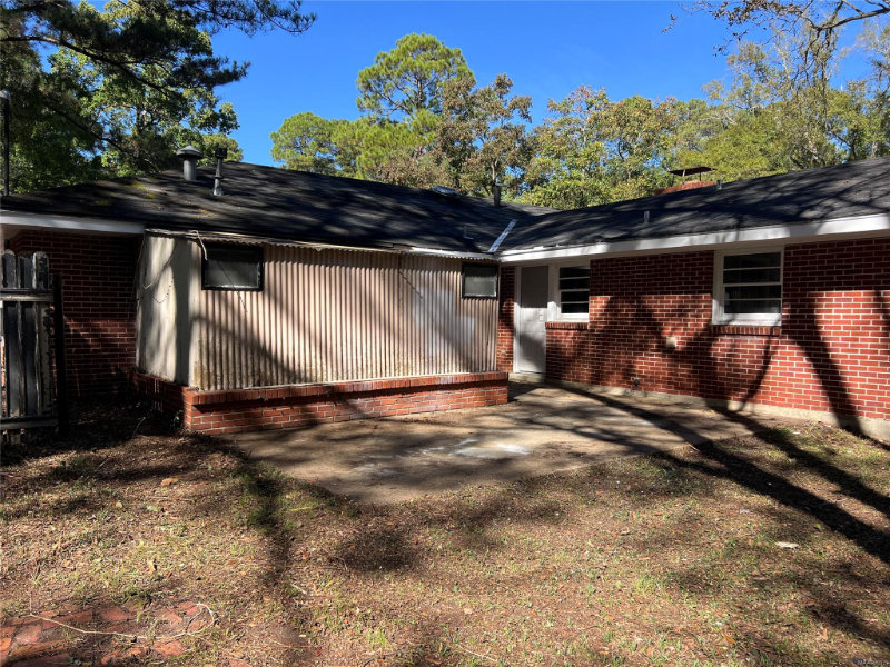 3653 Cloverdale Rd - Photo 4 of 20