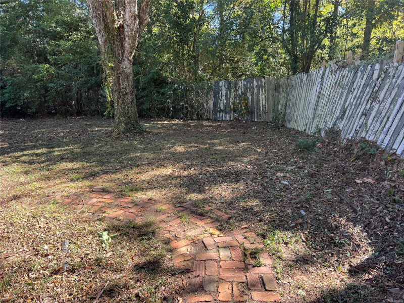 3653 Cloverdale Rd - Photo 6 of 20