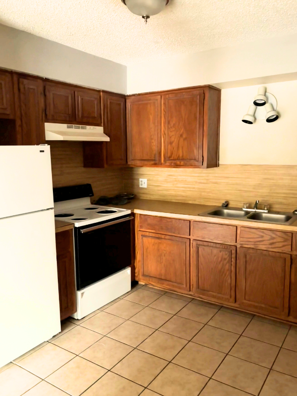 505 N Main St #4 - Photo 2 of 6