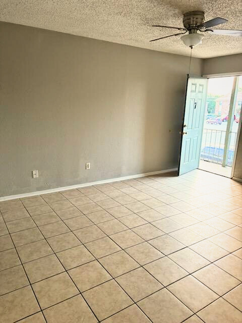 505 N Main St #4 - Photo 3 of 6