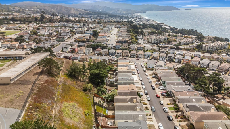 157 Longview Dr #157A - Photo 2 of 20