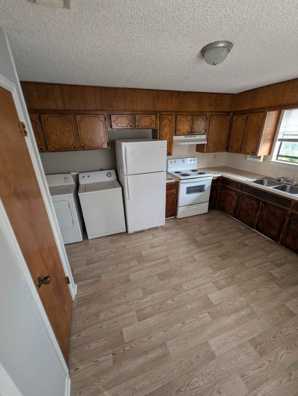 1303 Brown Dr #D - Photo 4 of 7