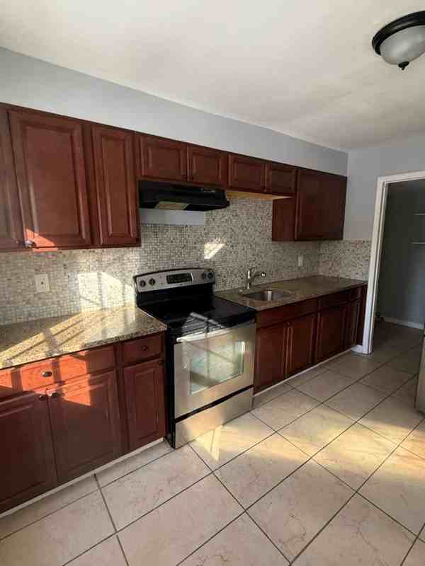 1439 Charlestown Dr - Photo 5 of 20