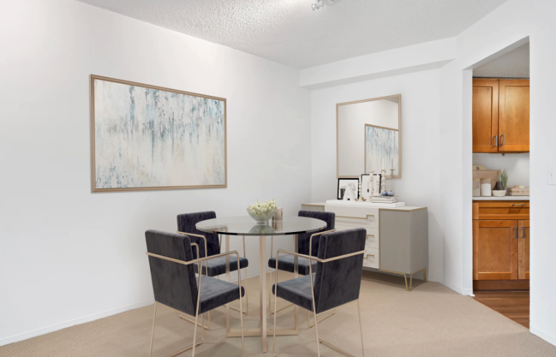 710 N Dearborn St - Photo 3 of 11