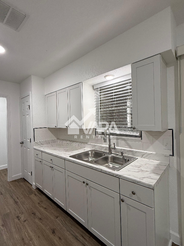 4938 Bernardo Way - Photo 5 of 17