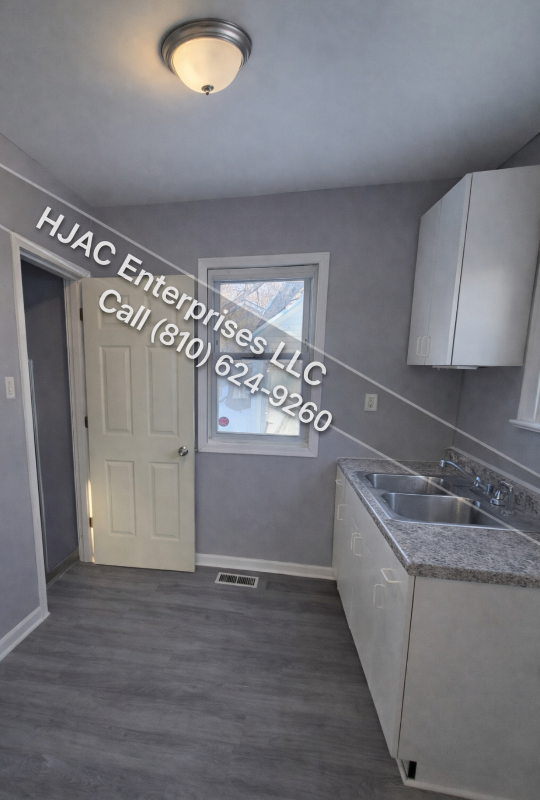 722 Frank St - Photo 4 of 7