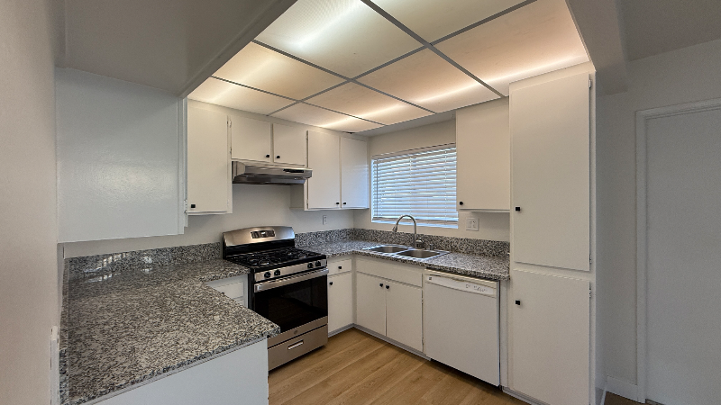 634 E La Veta Ave - Photo 6 of 10