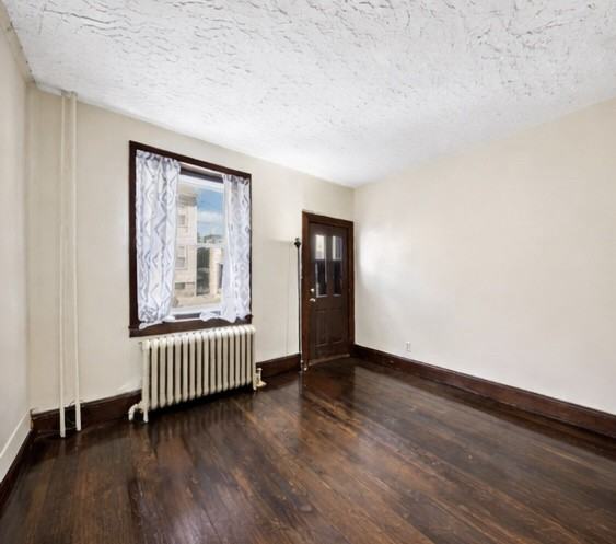 1042 Butler St - Photo 4 of 10