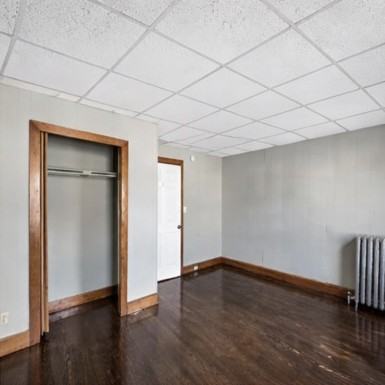 1042 Butler St - Photo 5 of 10