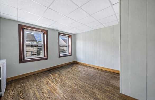 1042 Butler St - Photo 6 of 10