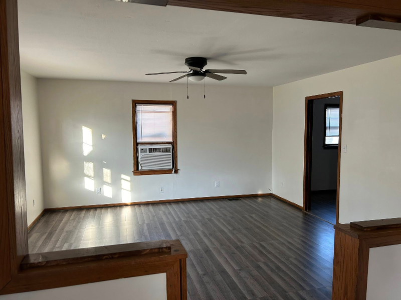 422 E Broadway St - Photo 2 of 12