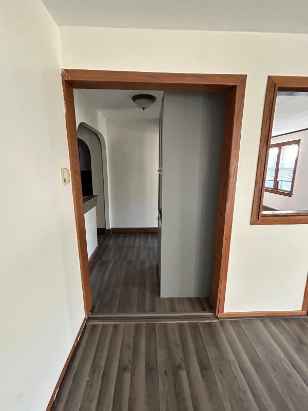 422 E Broadway St - Photo 3 of 12