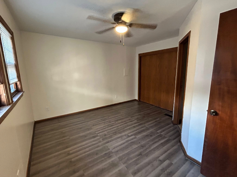 422 E Broadway St - Photo 4 of 12