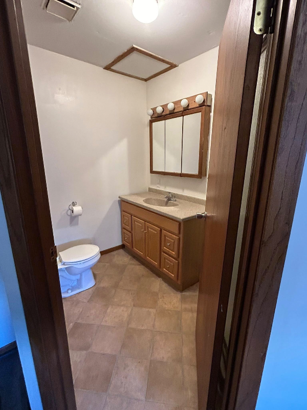 422 E Broadway St - Photo 5 of 12