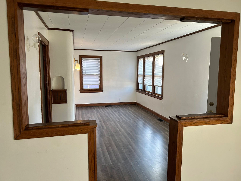 422 E Broadway St - Photo 6 of 12