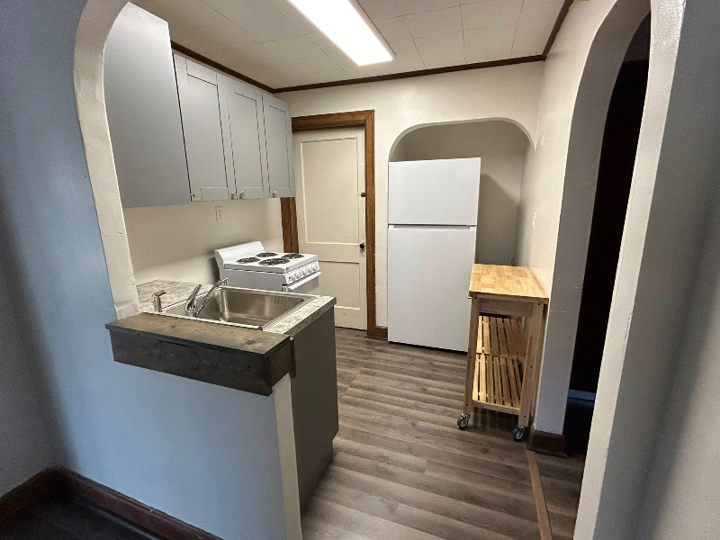 422 E Broadway St - Photo 7 of 12