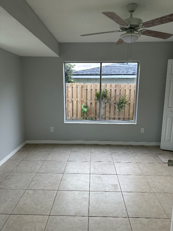 1552 Baker St Ne - Photo 3 of 20