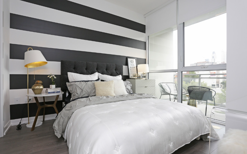 702 N Hudson Ave - Photo 3 of 8