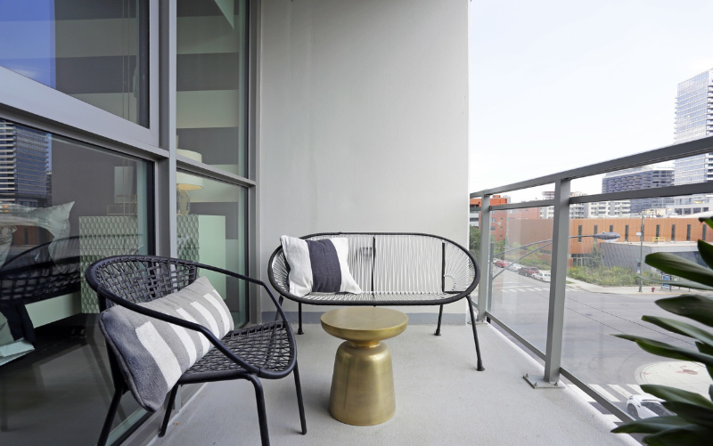 702 N Hudson Ave - Photo 6 of 8