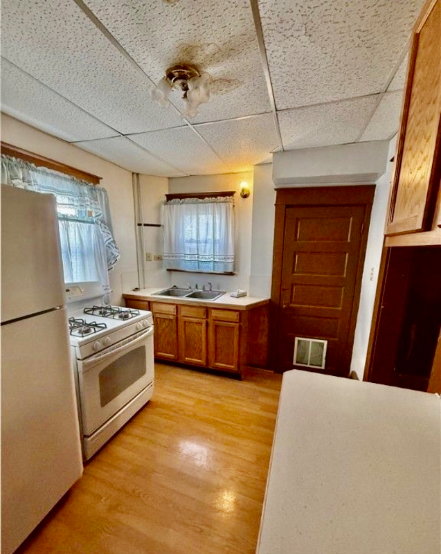 438 Black St - Photo 3 of 8