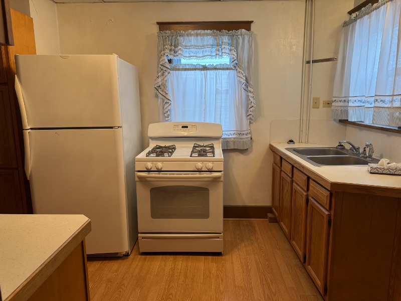 438 Black St - Photo 4 of 8