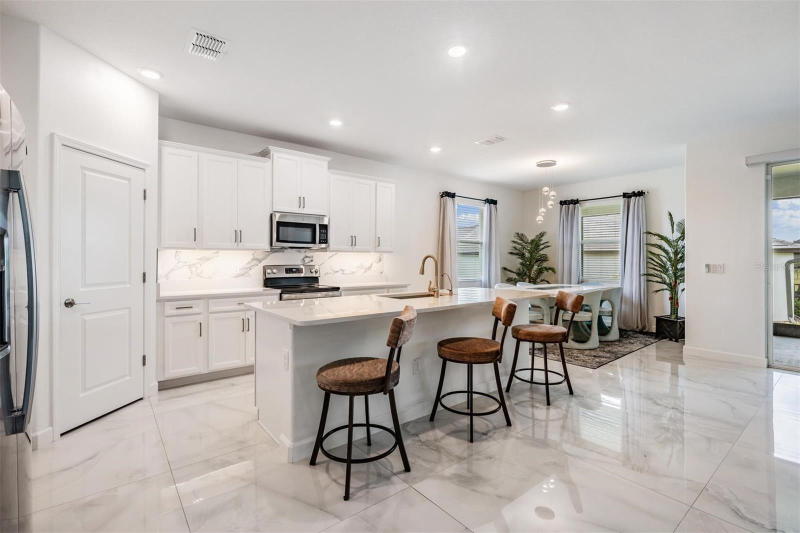 10381 Tupper Cay Dr - Photo 5 of 20