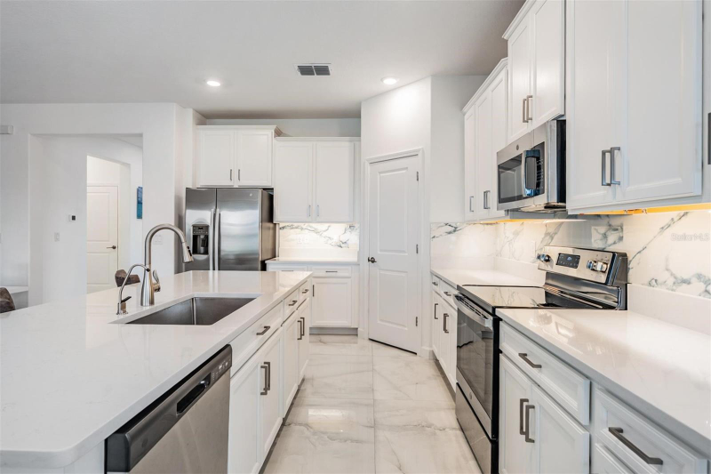 10381 Tupper Cay Dr - Photo 6 of 20