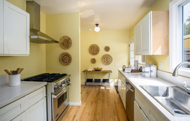 599 63rd St - Photo 7 of 11