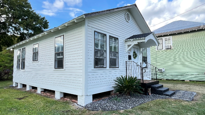 808 Gordon St - Photo 2 of 16