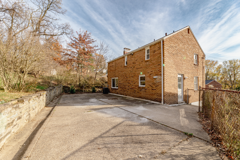 3203 Hebron Dr - Photo 2 of 20