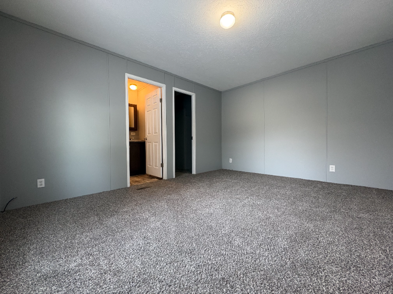 140 Humphrey Dr - Photo 3 of 10