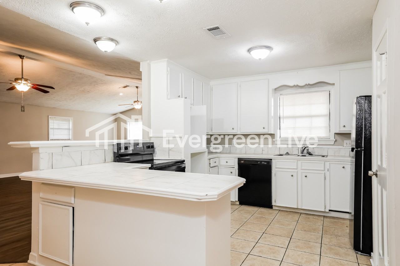 5048 Riverwood Cir - Photo 7 of 16