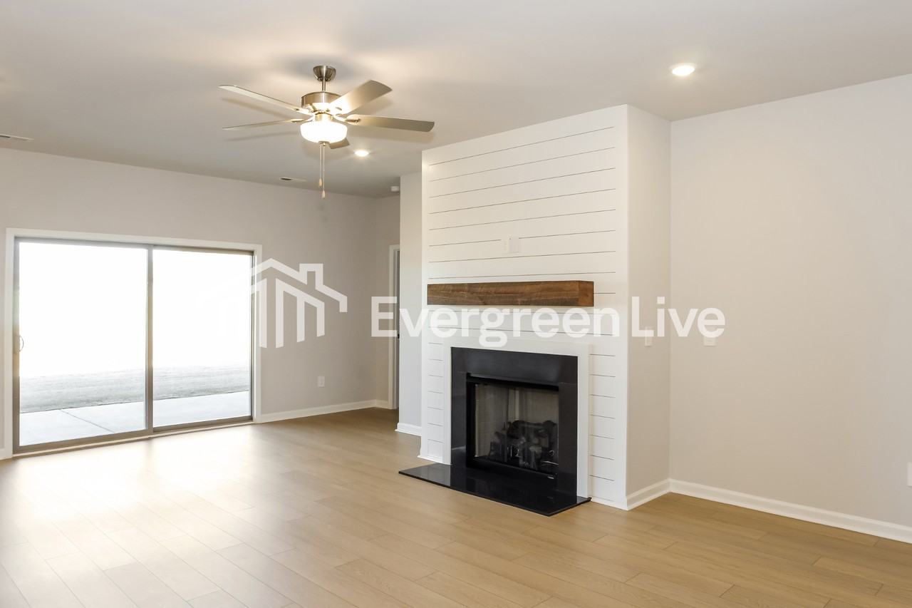 107 Ashby Pond Dr - Photo 4 of 16