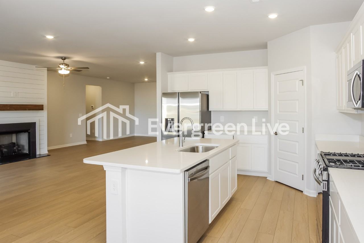 107 Ashby Pond Dr - Photo 7 of 15