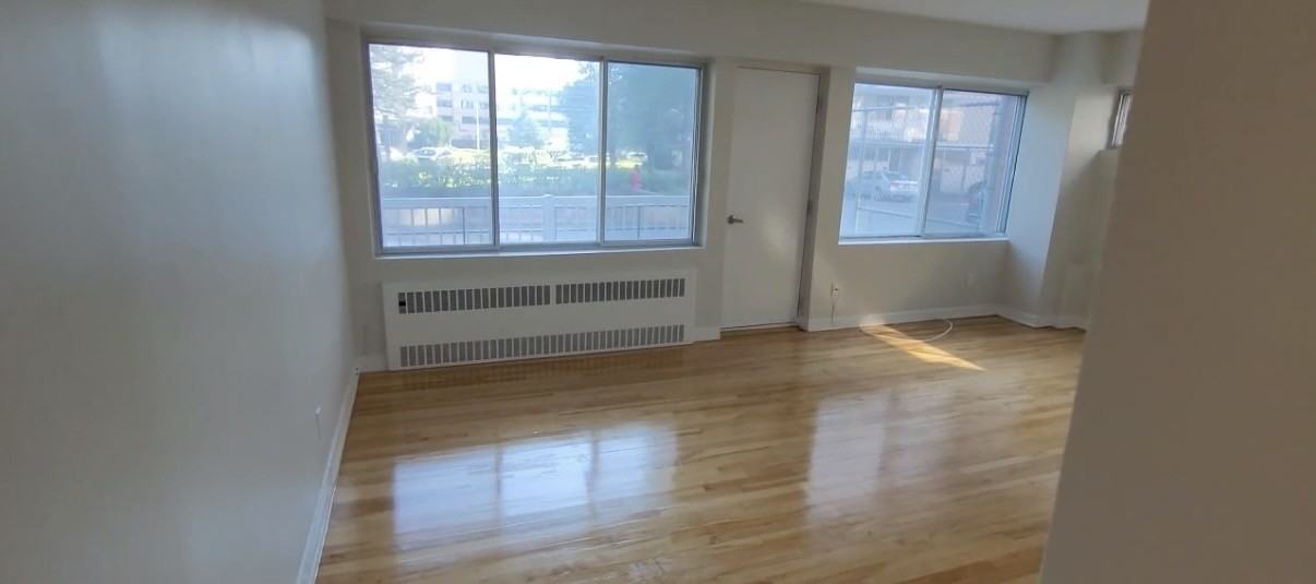 7461 Chemin Kingsley #105 - Photo 2 of 8