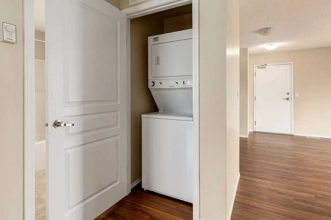 Oxford Apartments - Photo 2 of 21