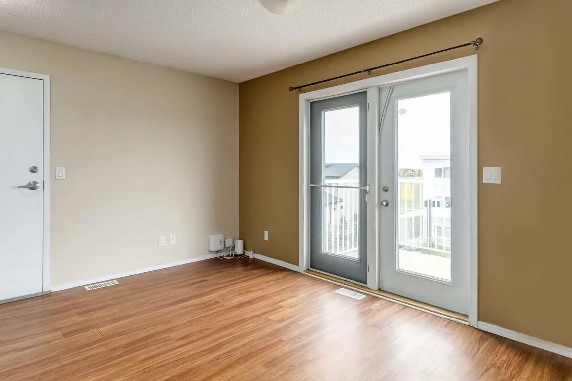 Oxford Apartments - Photo 5 of 21