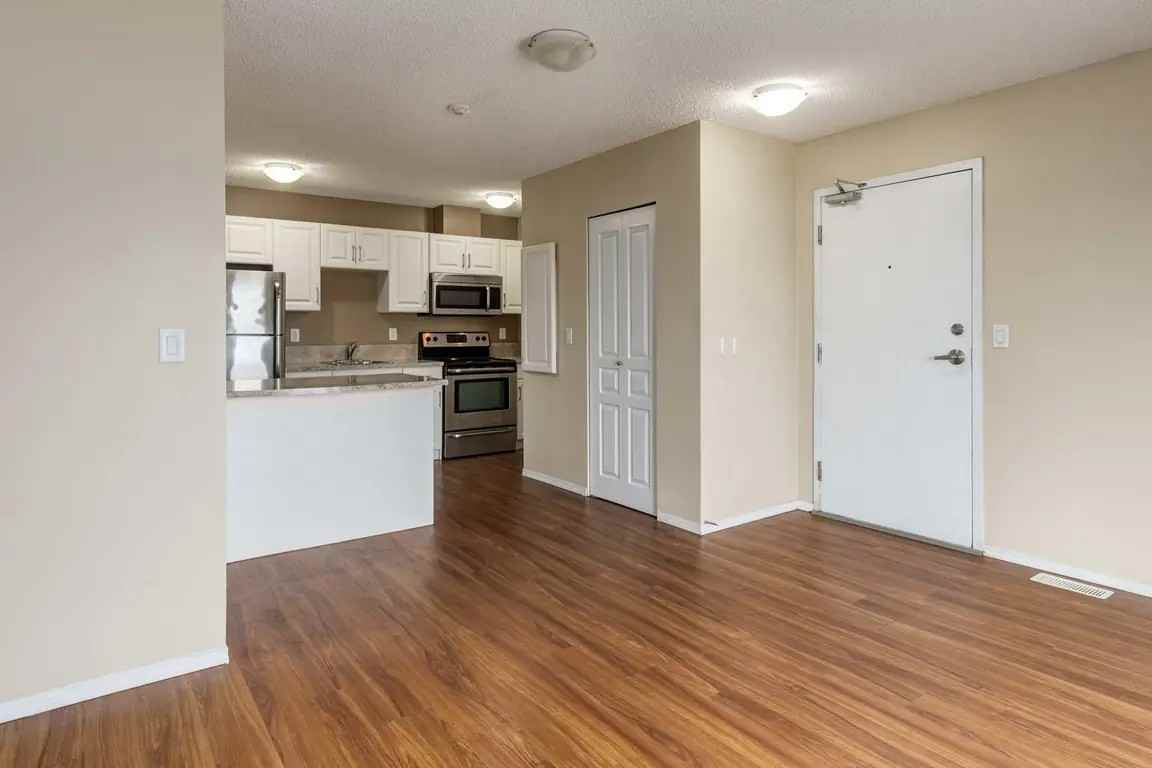 Oxford Apartments - Photo 6 of 21