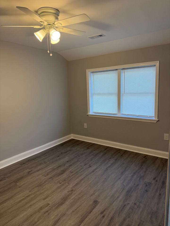 1271 Limit Avenue - Photo 3 of 9