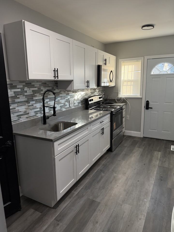 1271 Limit Avenue - Photo 5 of 9