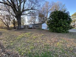 featured image of 2 Knightsbridge Pl #1