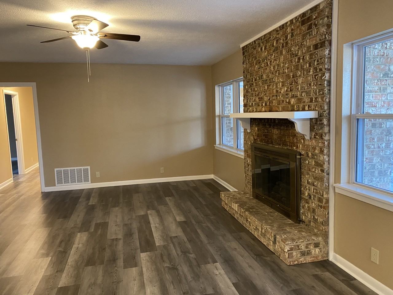 2 Knightsbridge Pl #1 - Photo 4 of 30